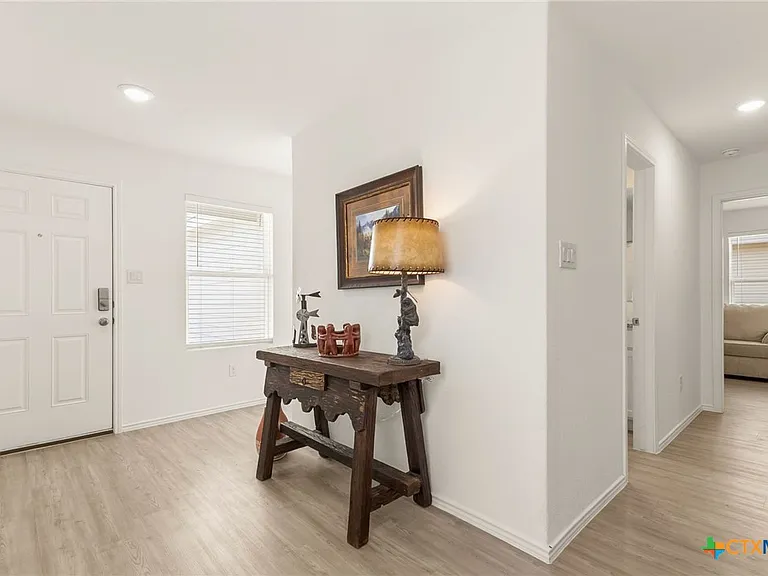 9129 Navarro Vis — Photo 6