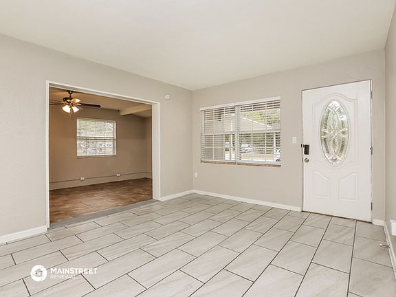 3rd image of 2507 Highlawn Ave