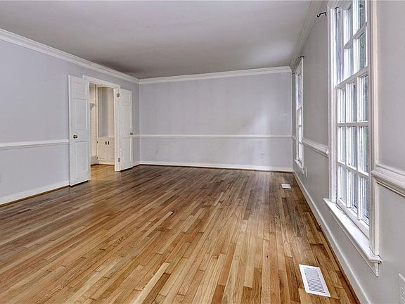5th image of 109 Daingerfield Rd