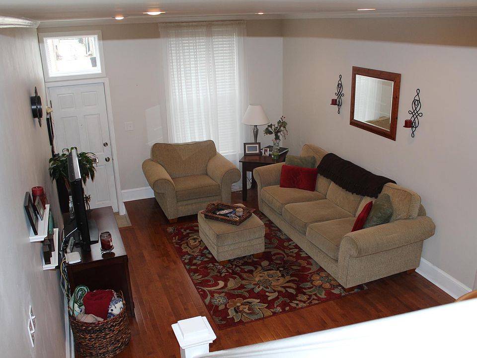 2nd image of 930 S Streeper St