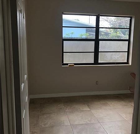 4th image of 2851 NE 10th Ter