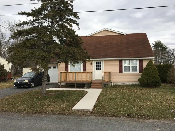 208 Pleasant Dr, Selinsgrove, PA 17870