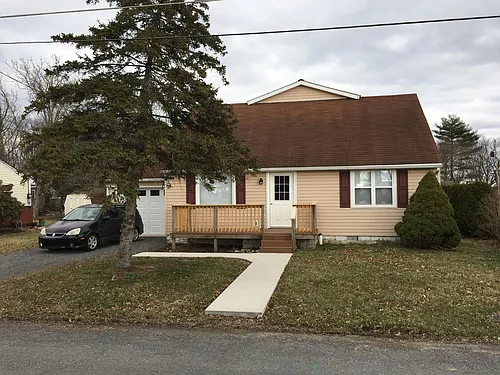 208 Pleasant Dr Photo 1