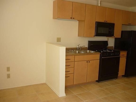 4th image of 219 Columbia Dr SE #B