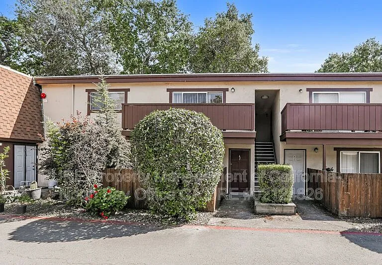 1645 Slater St #B5 — Photo 1