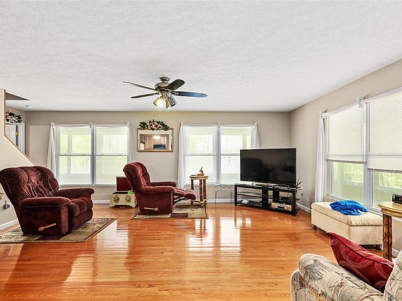 2nd image of 531 Lake Shore Ln