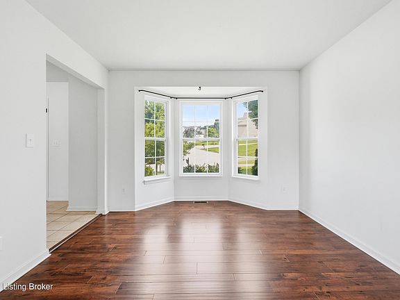 4th image of 203 Brookfield Hills Ct