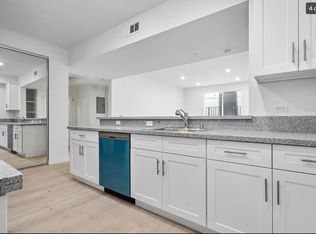 305-8442 N Columbus Ave, North Hills, CA 91343