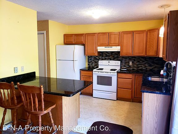 3rd image of 3109 Evergreen Cir #B