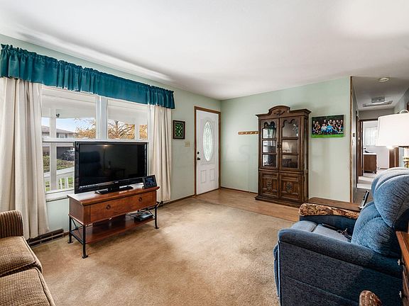 4th image of 893 Hunt Valley Dr