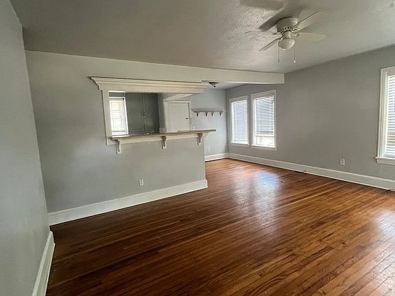 5th image of 111 Columbia Dr APT 1