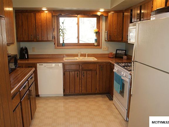 2nd image of 662 1st St SE