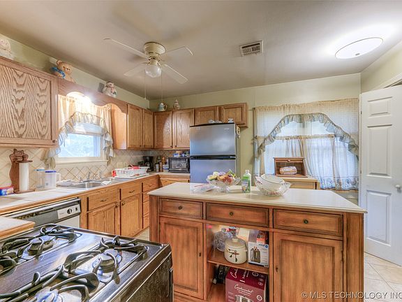 4th image of 3510 W 42nd Pl