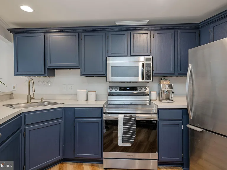 7317 Castleberg Ct — Photo 3