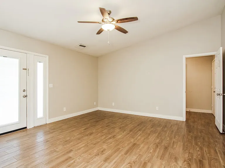 7014 W Canterbury Dr — Photo 5