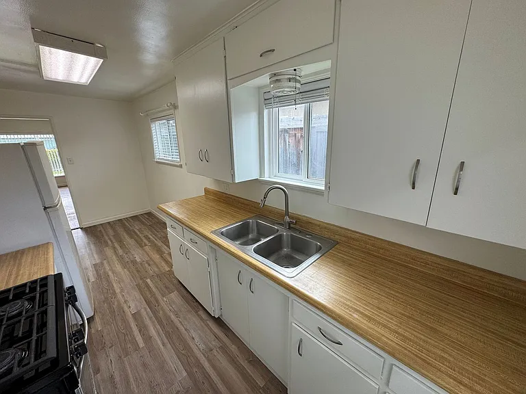 2204 Pierpont Blvd — Photo 9