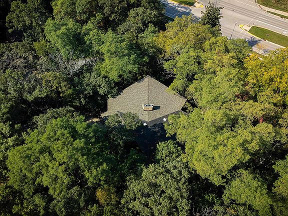 5th image of 7111 Applewood Dr