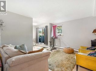 4209 Bow Trl SW, Calgary, AB T3C2G1