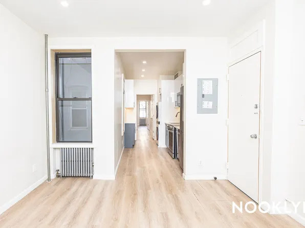 1826 Woodbine Street image 11 of 20