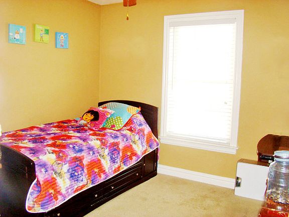4th image of 2944 Hollister Ave
