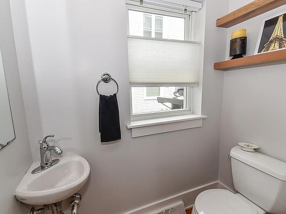 2nd image of 1822 E Greenwich Ave #1