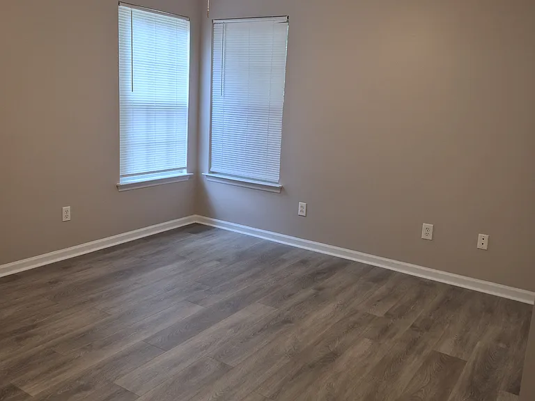 4604 Silverdene St — Photo 5