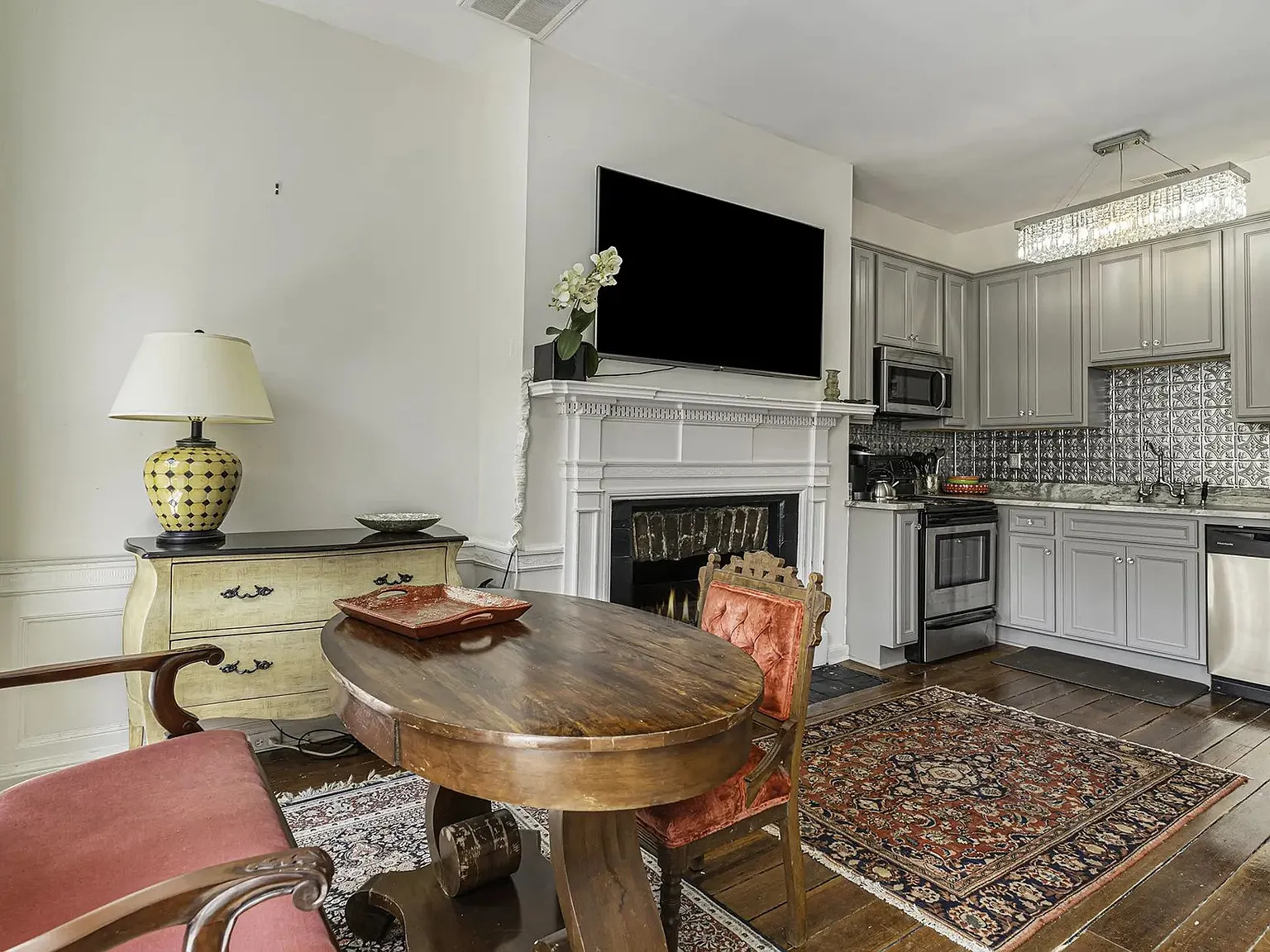 342 King St - C — Photo 2