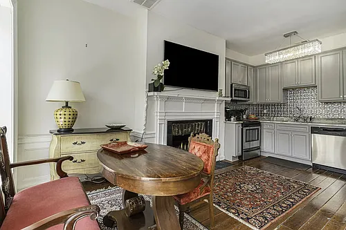 342 King St Photo 1