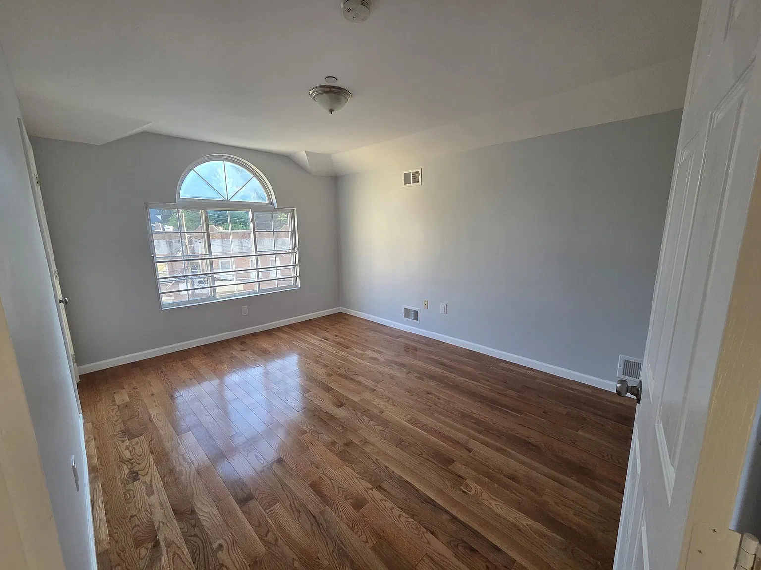 3 bed, 1.5 bath, 1200 sqft, $3,480 — Photo 1