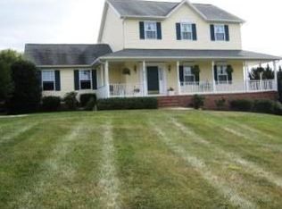 104 Huntfield Ln, Charles Town, WV 25414