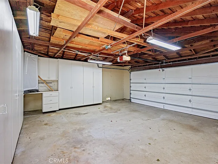 408 Flower St — Photo 37
