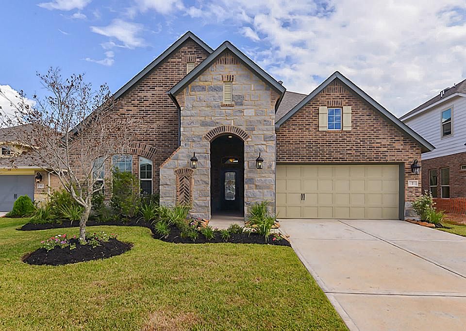 1st image of 7 Fountain Bend Ln