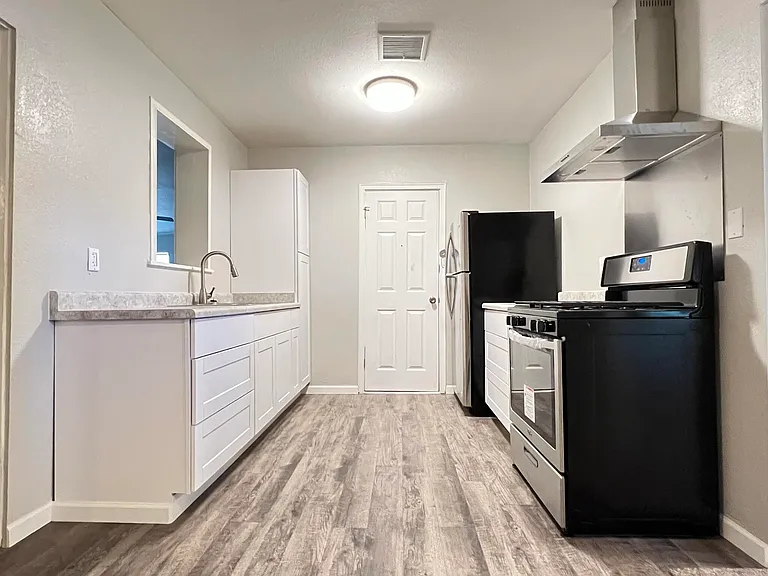 408 Ramona Ave — Photo 10