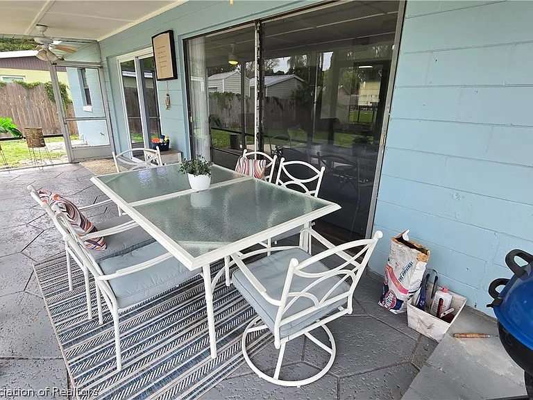 639 Killarney Dr — Photo 22