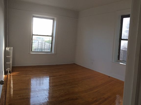 4th image of 15711 Sanford Ave APT 6D