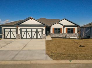 1104 NW Woodbury Dr, Grain Valley, MO 64029