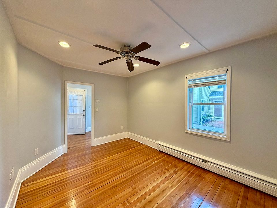 1st image of 22 Carlton St APT 1
