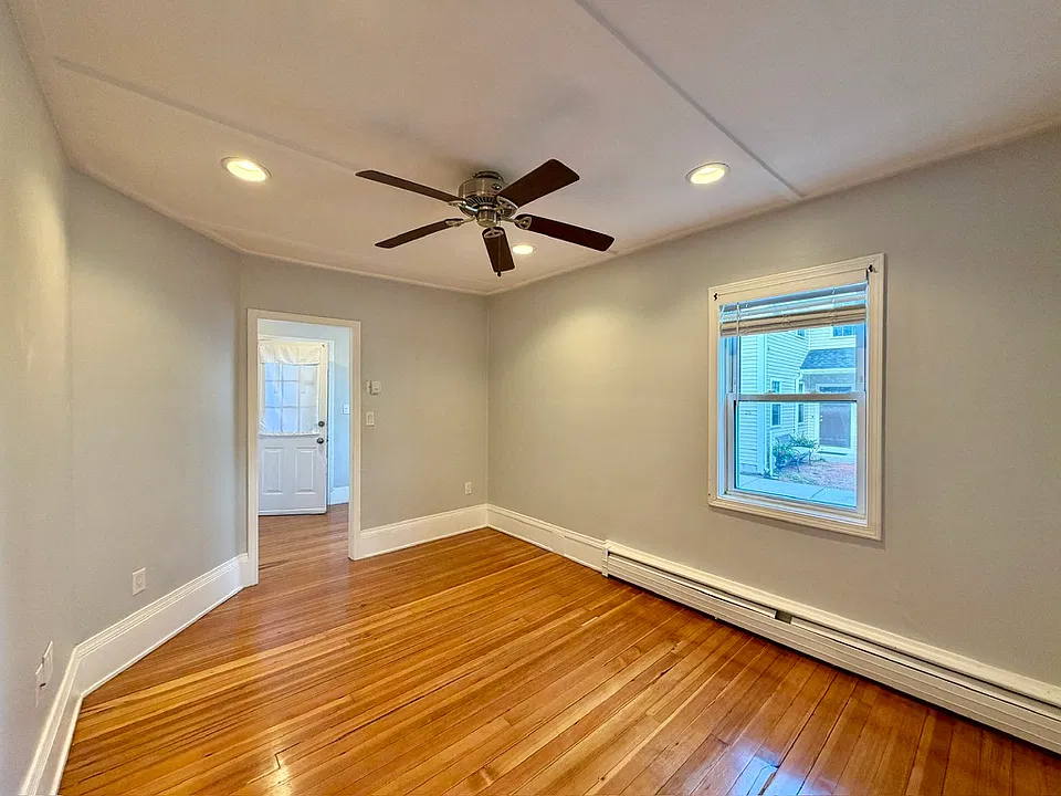 22 Carlton St #1