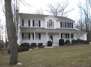 102 Kings Grant Dr, Goode, VA 24556