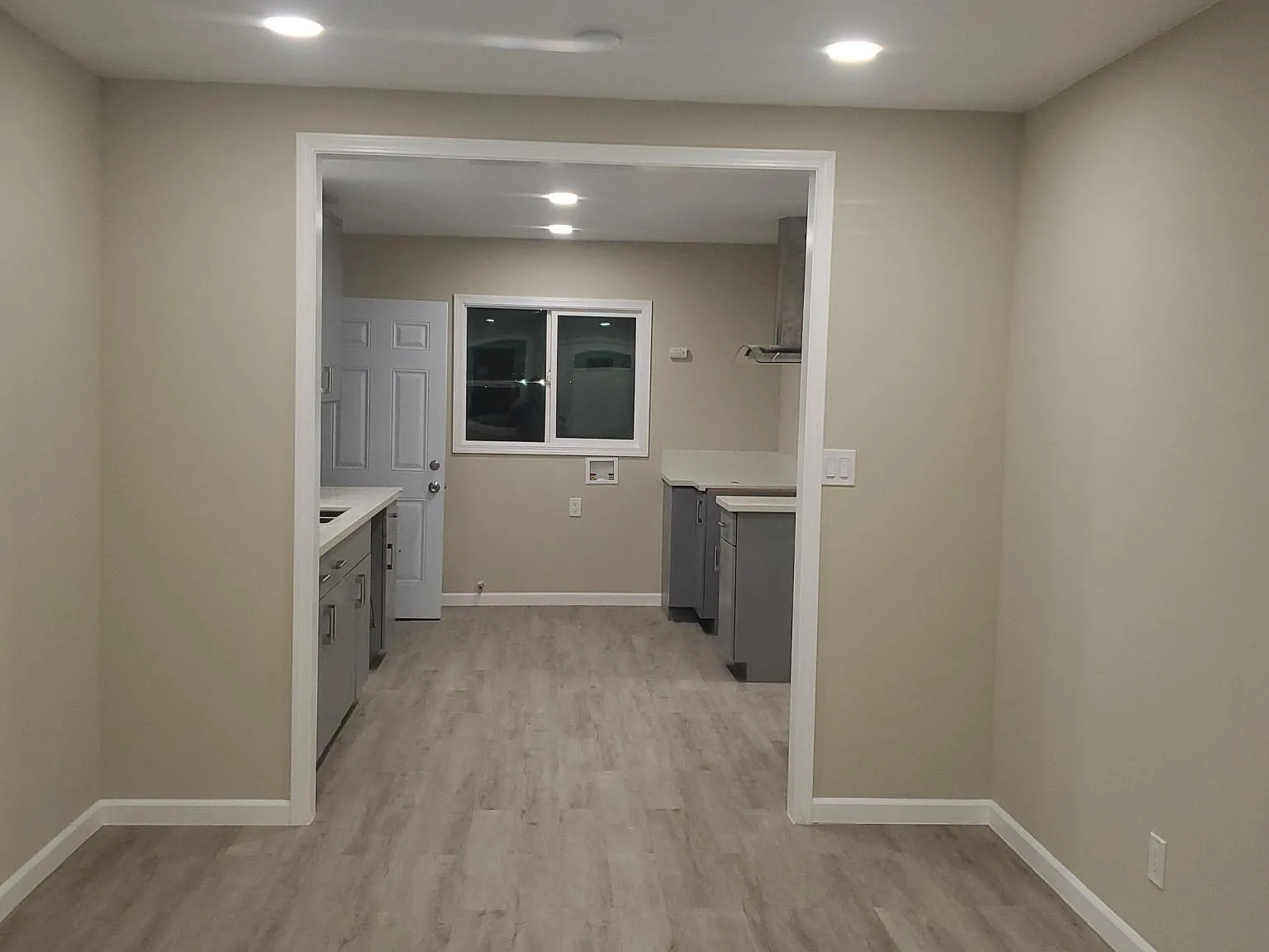 2 bed, 800 sqft, $2,995 — Photo 3