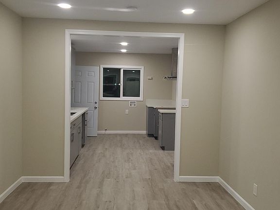 3rd image of 108 N Ventura Ave