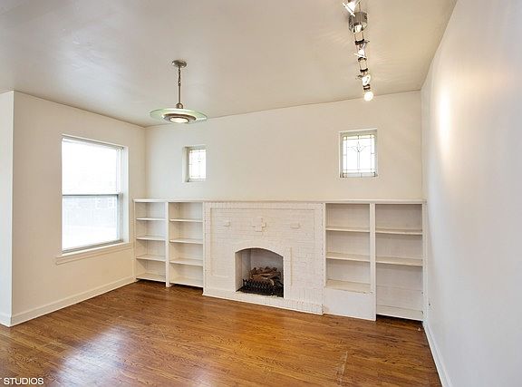 2nd image of 4857 N Avers Ave APT 1