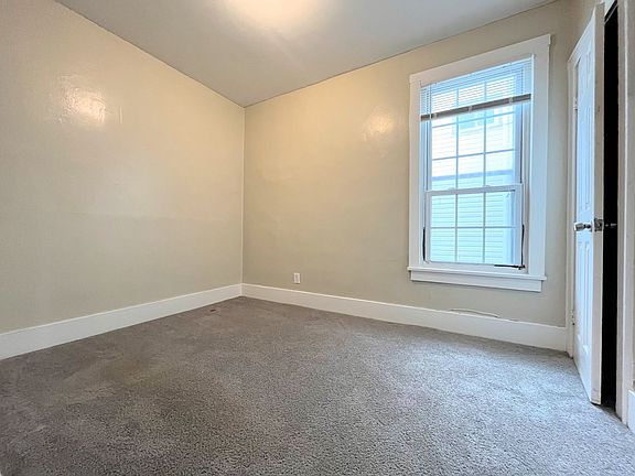 4th image of 501 Plymouth Ave #1