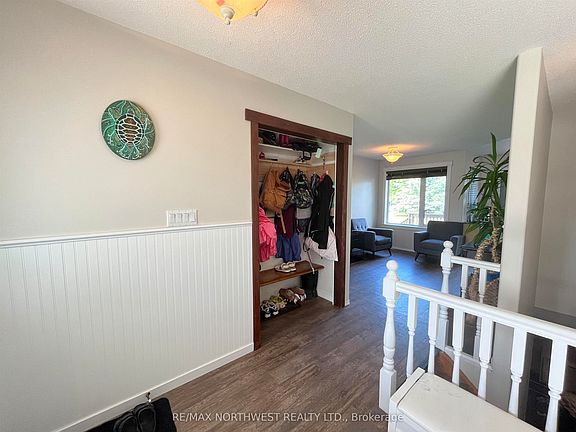 4th image of 8 Maple Pl