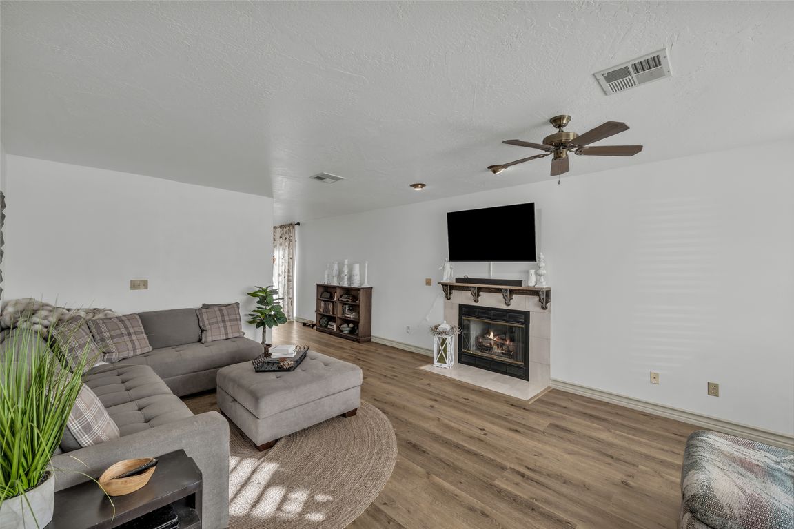 next background image