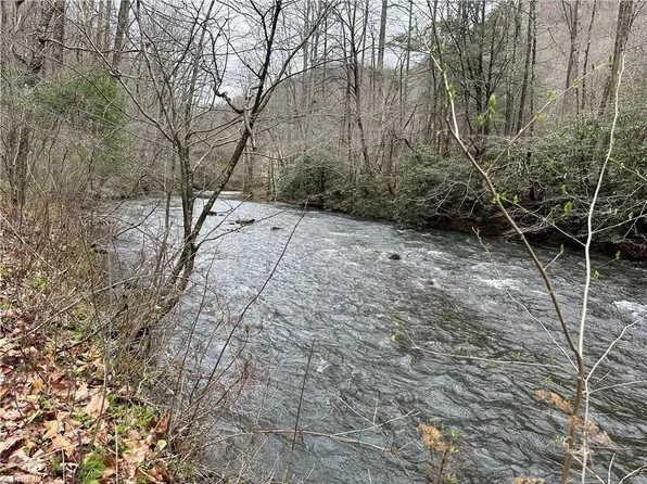 3199 Kibler Valley Rd, Ararat, VA 24053