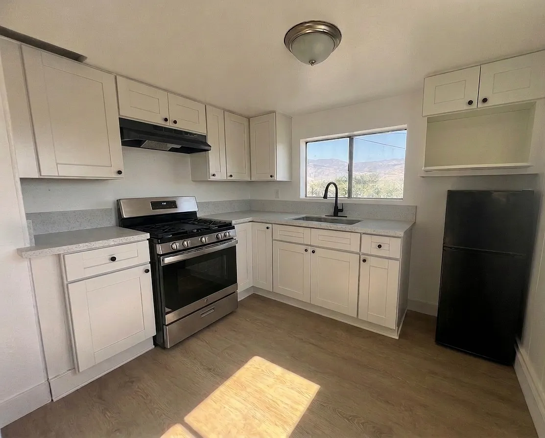 1 bed, 400 sqft, $1,200 — Photo 2
