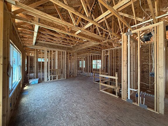 5th image of 6009 Savannah Way #33