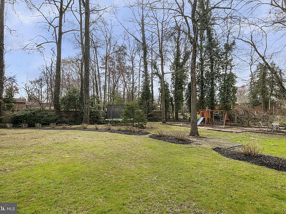5th image of 4417 Dolphin Ln