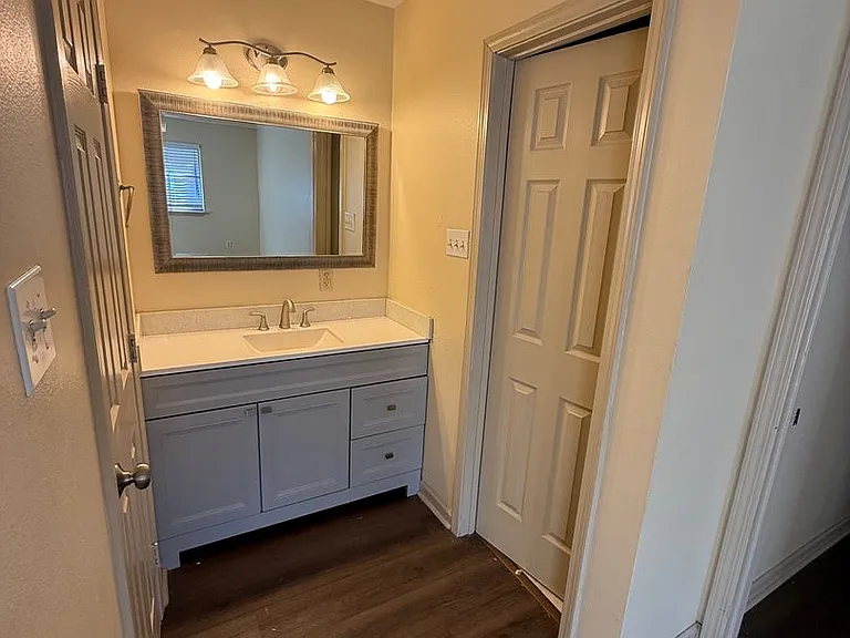 8181-8183 Jefferson Park Dr — Photo 7